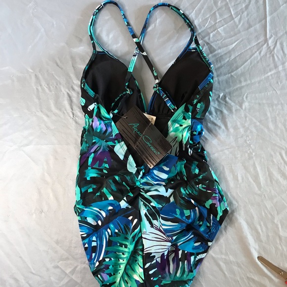 One piece swimsuit - Picture 2 of 3